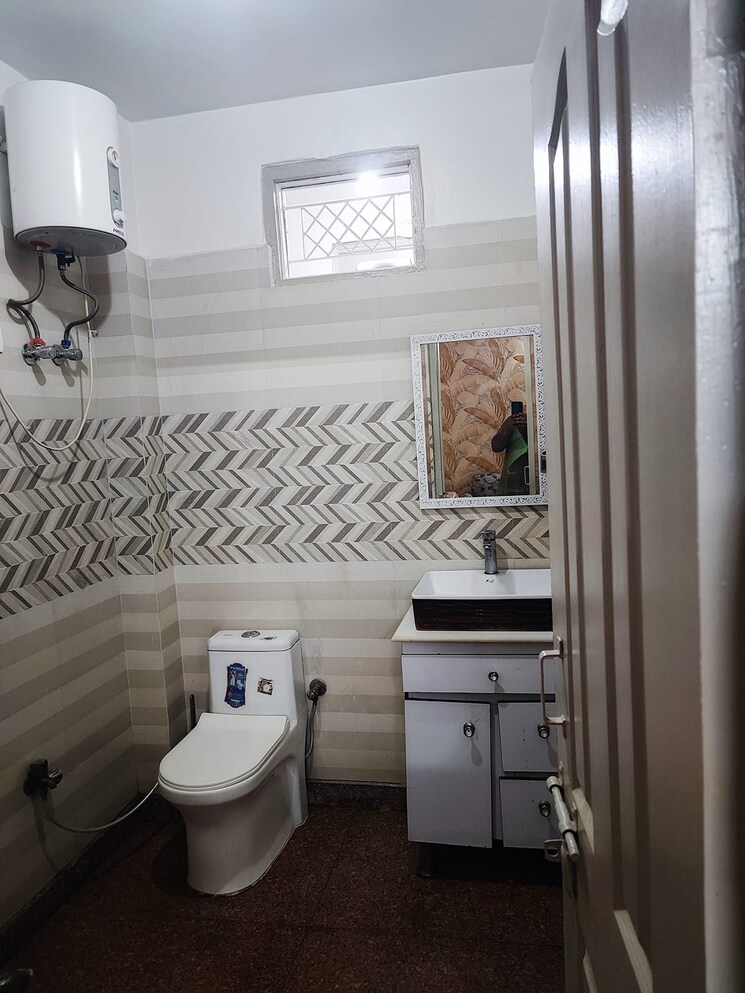 Bathroom, pratap nagar 2 Bedroom 650 Sq.Ft. Builder Floor In Pratap Nagar Delhi 8559297