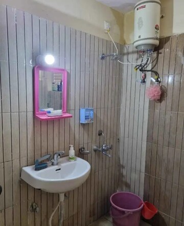 Bathroom in 1 BHK Villa at Aliganj – for Rent