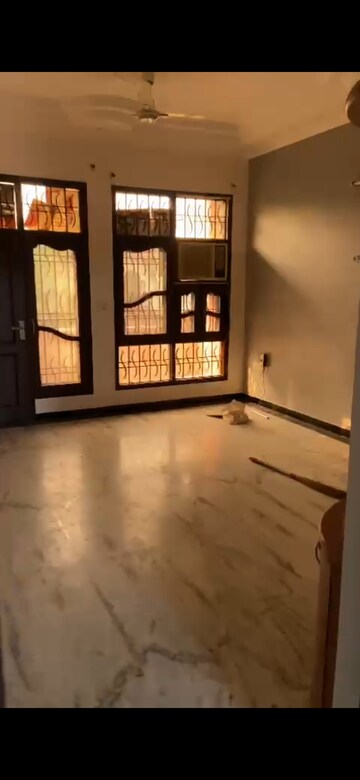 Room in 2.5 BHK Builder Floor at Sector 12 – for Rent