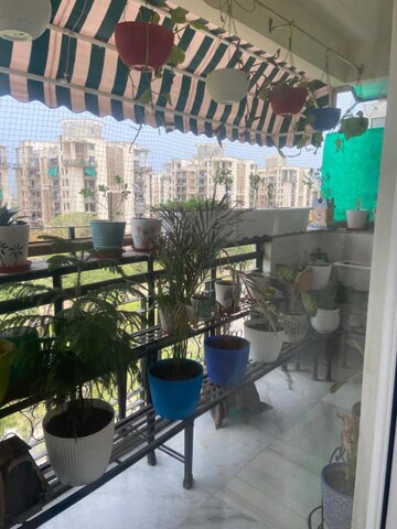 Master Bedroom in 4 BHK Apartment at Parsvnath Srishti, Sector 93 – for Sale