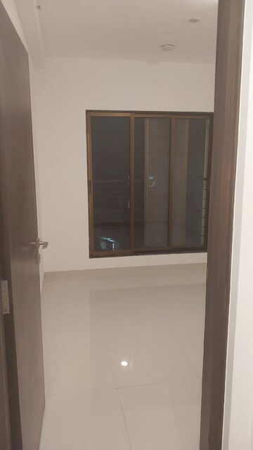 Room in 1 BHK Apartment at Lalani Velentine Apartment 1 Wing D, Malad East – for Rent