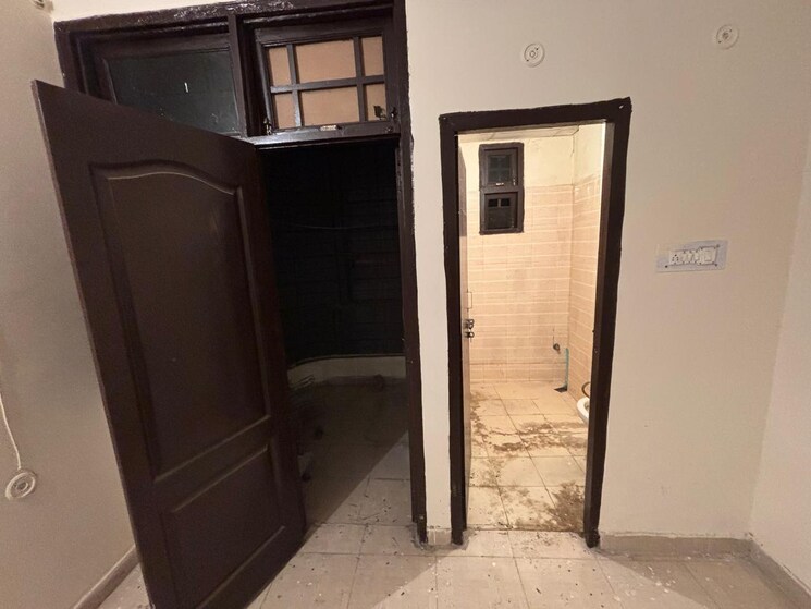 Bathroom, khurram nagar 3 Bedroom 1100 Sq.Ft. Apartment In Khurram Nagar Lucknow 8559512