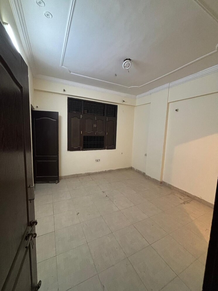 Room, khurram nagar 3 Bedroom 1100 Sq.Ft. Apartment In Khurram Nagar Lucknow 8559512