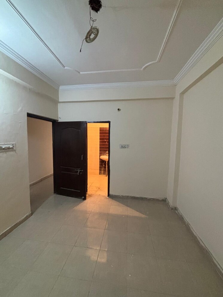 Room, khurram nagar 3 Bedroom 1100 Sq.Ft. Apartment In Khurram Nagar Lucknow 8559512