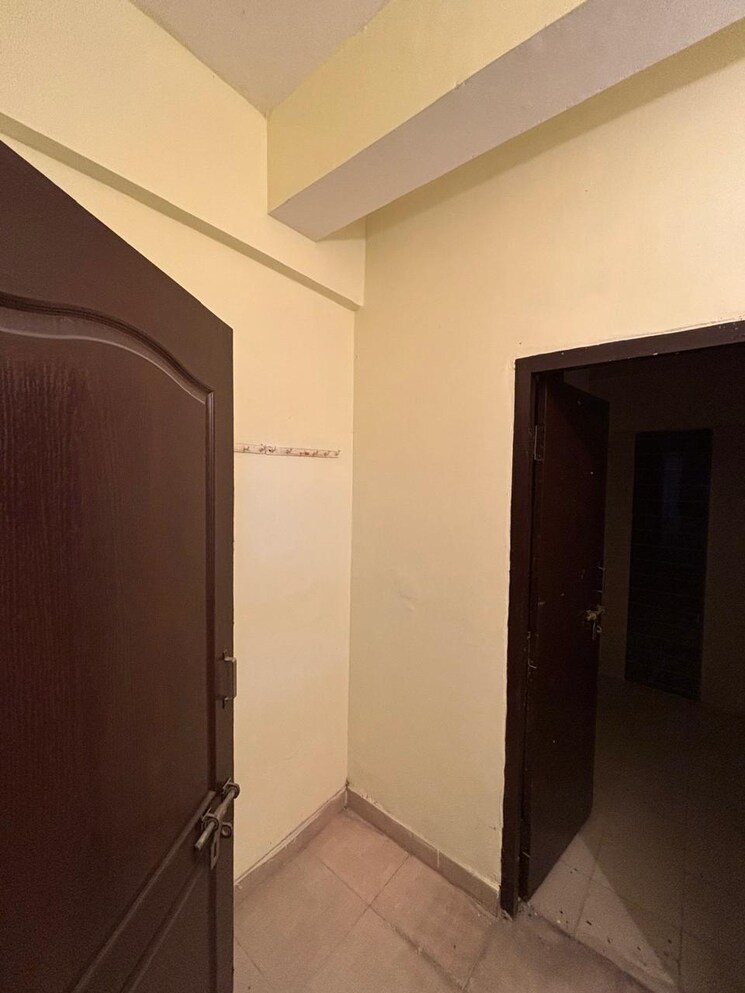 Room, khurram nagar 3 Bedroom 1100 Sq.Ft. Apartment In Khurram Nagar Lucknow 8559512
