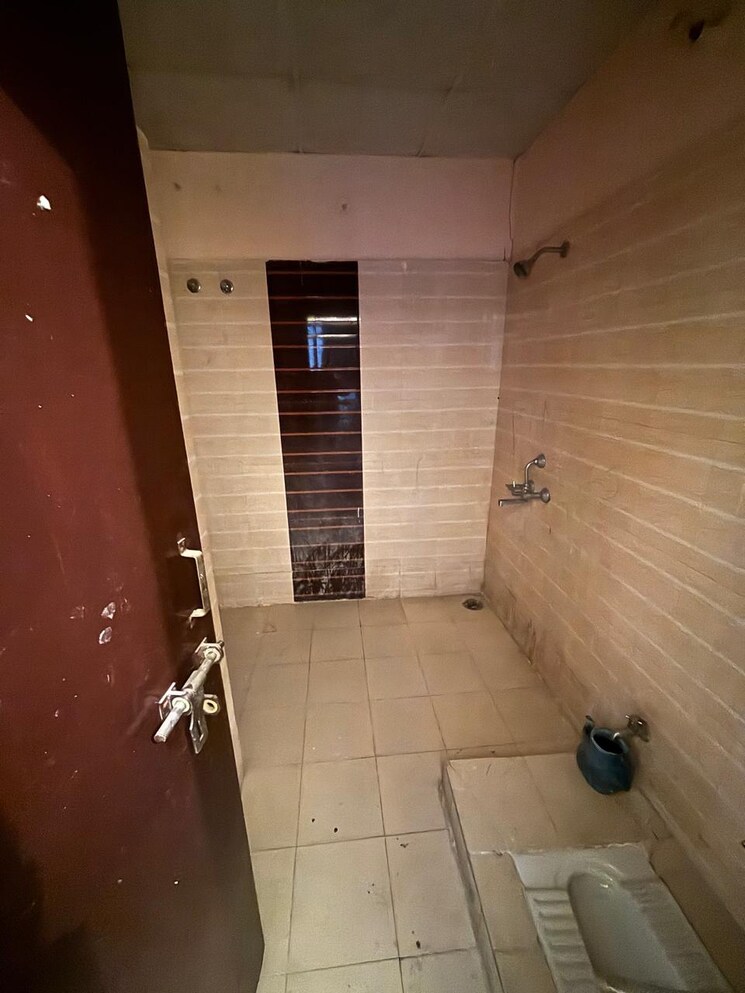 Bathroom, khurram nagar 3 Bedroom 1100 Sq.Ft. Apartment In Khurram Nagar Lucknow 8559512