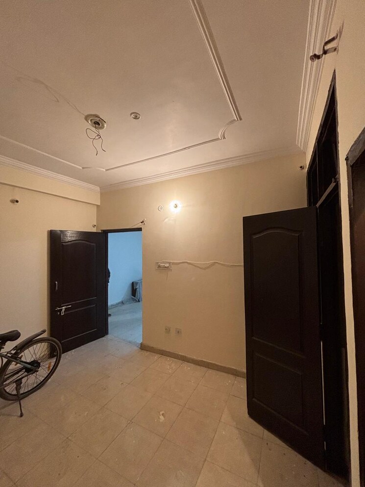 Room, khurram nagar 3 Bedroom 1100 Sq.Ft. Apartment In Khurram Nagar Lucknow 8559512