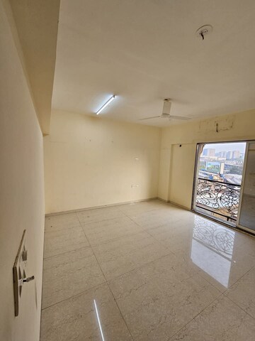 Room in 2 BHK Apartment at Ganesh CHS Andheri West, Andheri West – for Rent