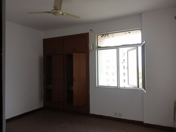 Room in 3 BHK Apartment at Eldeco Olympia, Sector 93a – for Rent