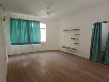 Room in 3 BHK Apartment at Raheja Vedaanta, Sector 108 – for Rent