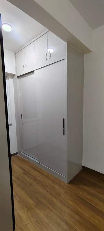 Room in 2 BHK Apartment at Supertech Cape Town, Sector 74 – for Rent