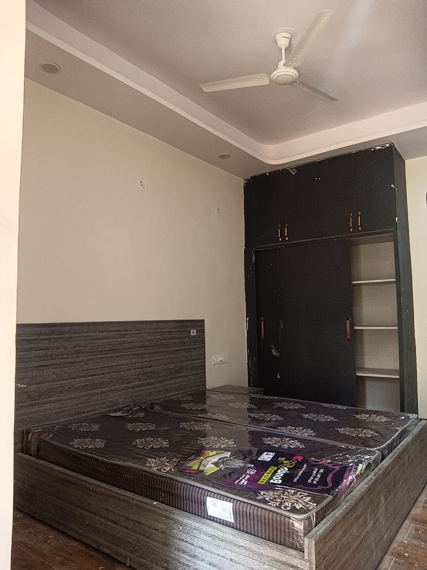 3 BHK + Extra Room Builder Floor For Rent in Sushant Lok 2