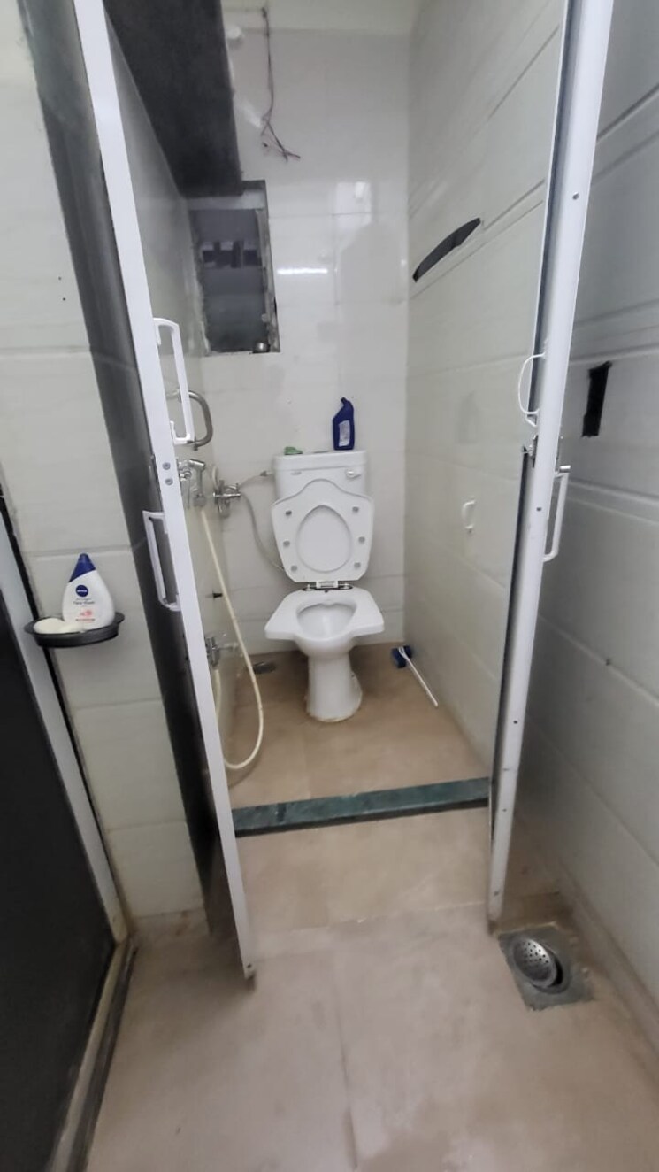 Bathroom, hill-garden 1 Bedroom 700 Sq.Ft. Independent House In Manpada Thane 8559705