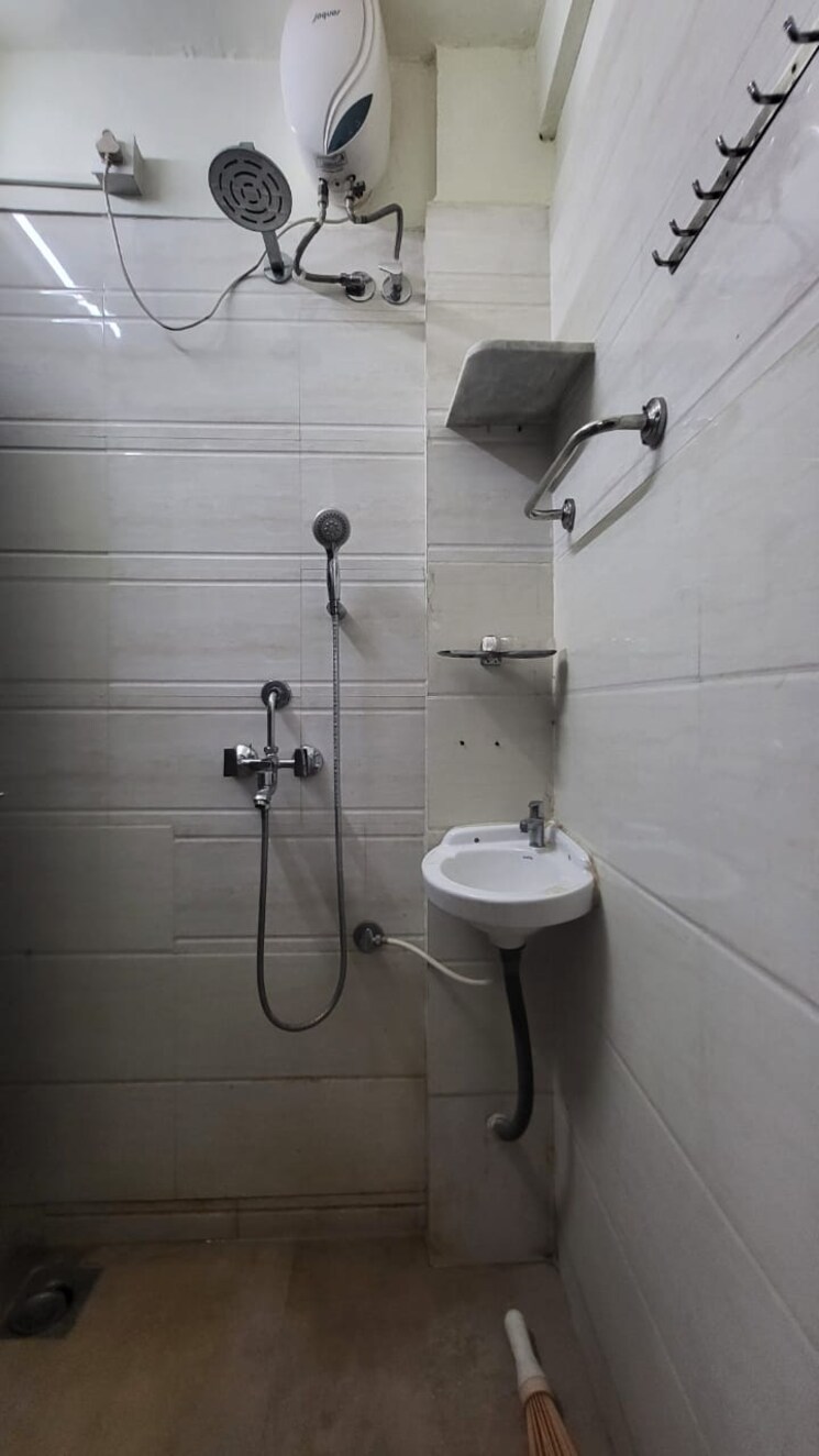 Bathroom, hill-garden 1 Bedroom 700 Sq.Ft. Independent House In Manpada Thane 8559705