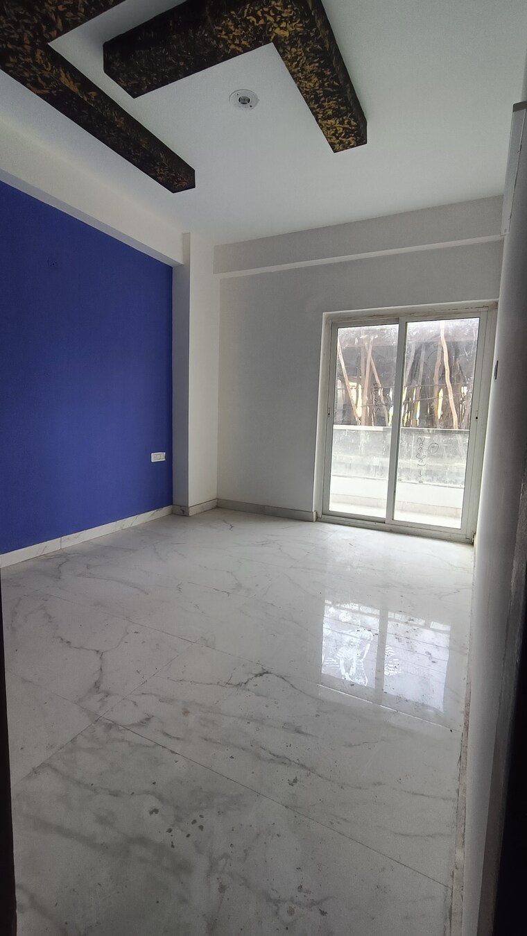 Room, sector 73 3 Bedroom 1450 Sq.Ft. Builder Floor In Sector 73 Noida 8559721