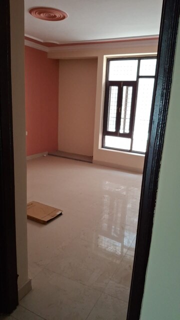 Room in 3 BHK Independent House at Sector 55 – for Rent