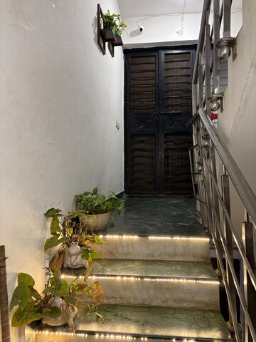 Staircase in  Pg at Sector 27 – for Rent
