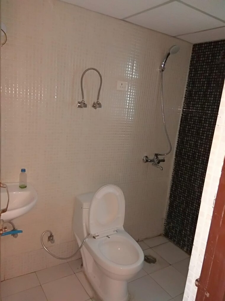 Bathroom, jyoti-super-village 2 Bedroom 1140 Sq.Ft. Apartment In Raj Nagar Extension Ghaziabad 8559769