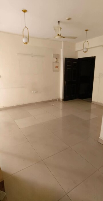 2 BHK Apartment For Rent in Ajnara Le Garden, Sector 16b Greater Noida