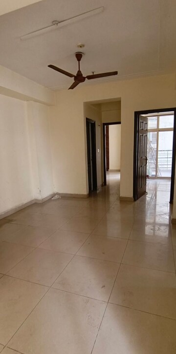 Room in 2 BHK Apartment at Ajnara Le Garden, Sector 16b Greater Noida – for Rent