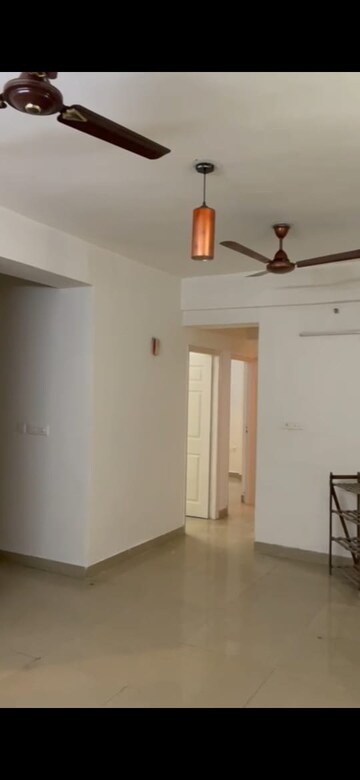 Room in 3 BHK Apartment at Supertech Cape Town, Sector 74 – for Rent