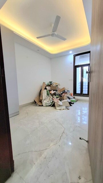Room in 1 BHK Builder Floor at Saket – for Rent