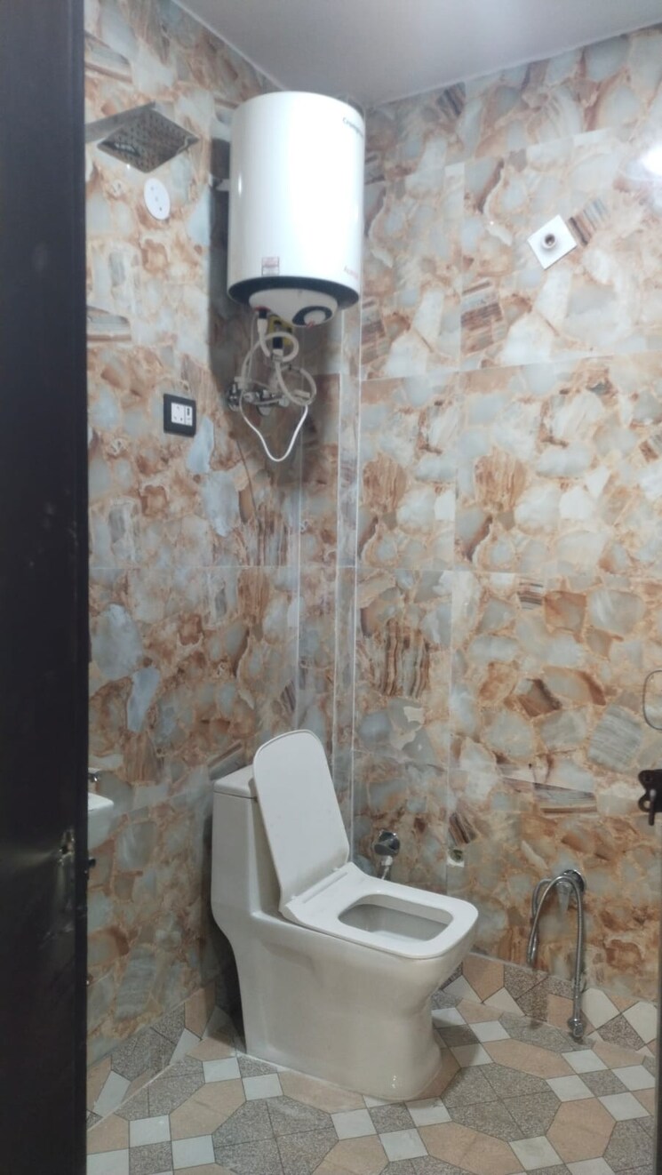 Bathroom, vipin garden 2 Bedroom 450 Sq.Ft. Builder Floor In Vipin Garden Delhi 8560077
