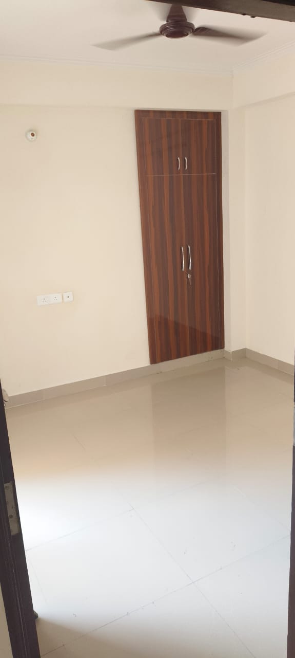 2.5 BHK + Study Room 990 Sq.Ft. Apartment in Amrapali Centurian Park