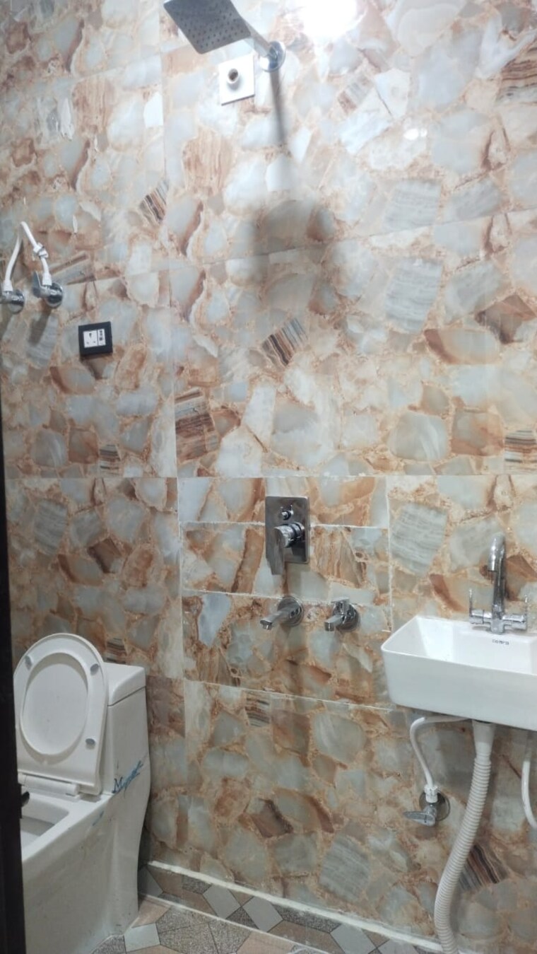 Bathroom, vipin garden 2 Bedroom 450 Sq.Ft. Builder Floor In Vipin Garden Delhi 8560165