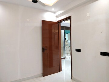 Room in 4 BHK Builder Floor at Shalimar Garden – for Sale