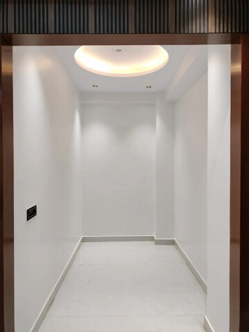 Room in 4 BHK Builder Floor at Shalimar Garden – for Sale