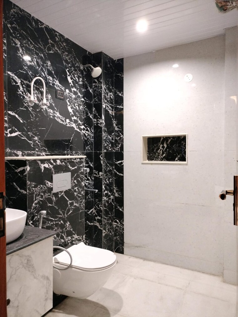Bathroom, shalimar garden 4 Bedroom 1800 Sq.Ft. Builder Floor In Shalimar Garden Ghaziabad 8560218