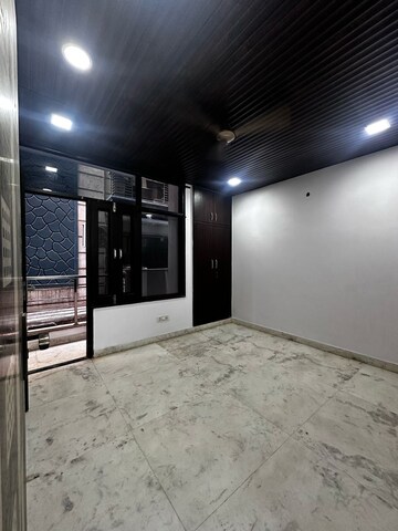 Room in 2 BHK Builder Floor at Saket – for Rent