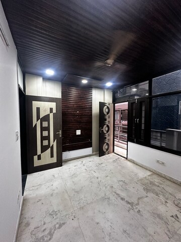Parking in 2 BHK Builder Floor at Saket – for Rent