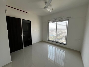 Room in 2 BHK Apartment at Goel Ganga Altus, Kharadi – for Rent