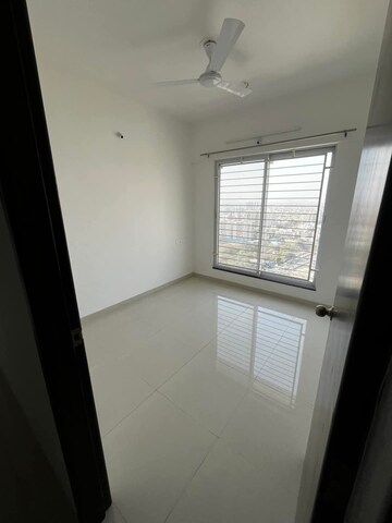 Room in 2 BHK Apartment at Goel Ganga Altus, Kharadi – for Rent