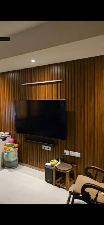 Room in 6 BHK Penthouse at Sector 86 – for Sale