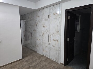 Room in 3 BHK Apartment at Omaxe Royal Residency Faridabad, Sector 79 – for Rent