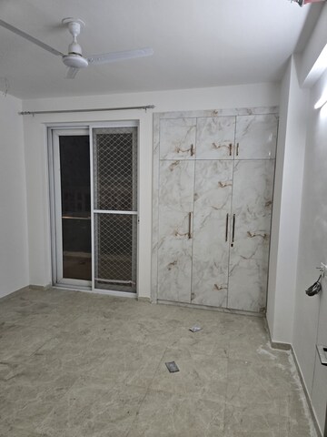 Room in 3 BHK Apartment at Omaxe Royal Residency Faridabad, Sector 79 – for Rent