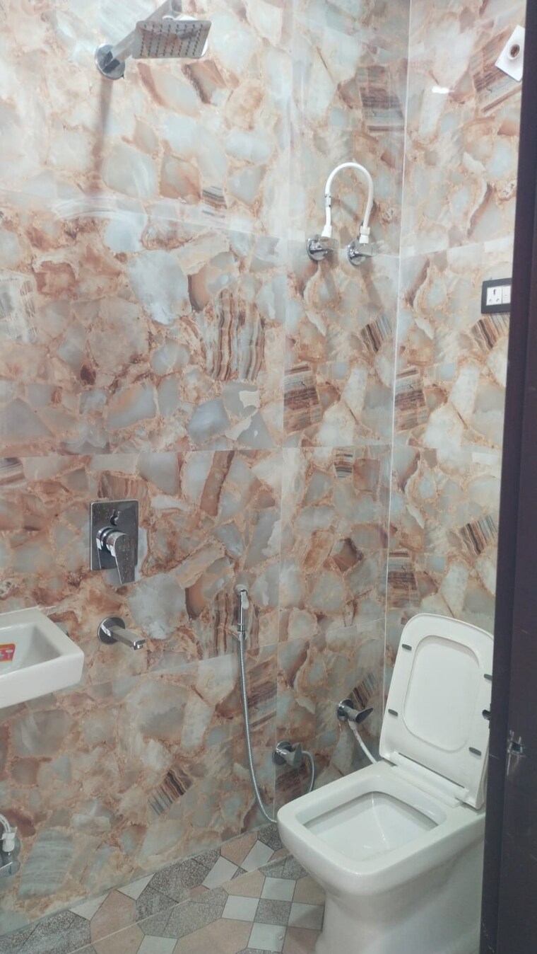 Bathroom, vipin garden 3 Bedroom 810 Sq.Ft. Builder Floor In Vipin Garden Delhi 8560432