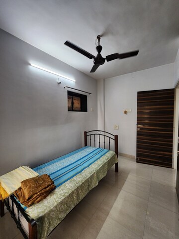 Bedroom in 2 BHK Apartment at Anita Nagar Chs, Kandivali East – for Rent