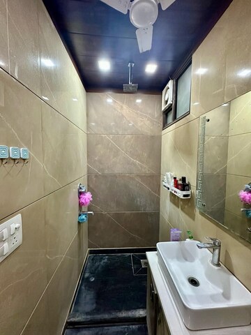 Furnished Amenities in 1.5 BHK Builder Floor at Kohat Enclave – for Rent