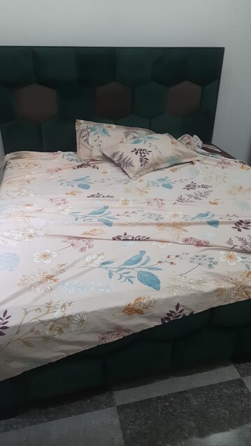 Bedroom in 1 BHK Builder Floor at Sector 40 – for Rent