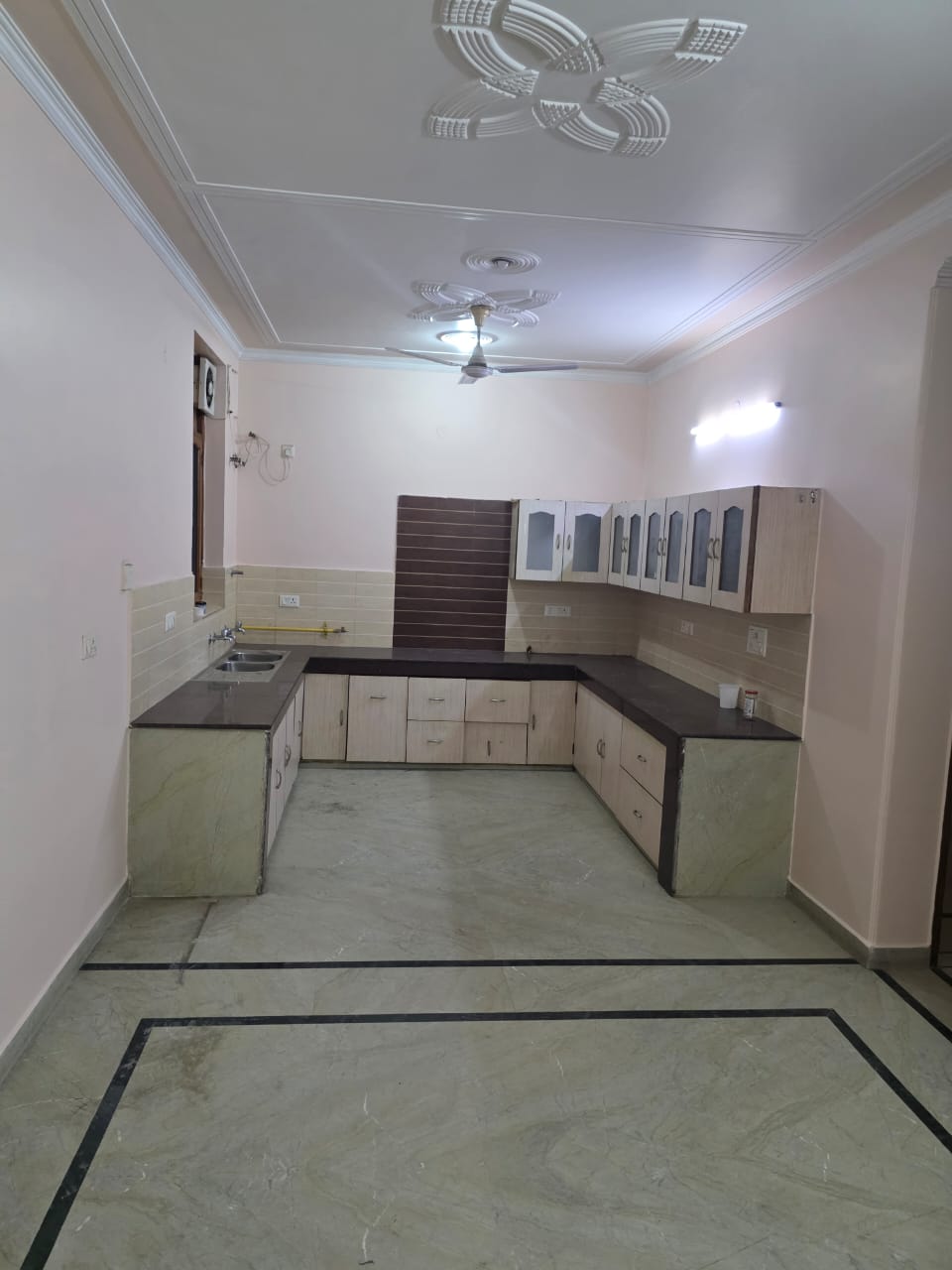 3 BHK + Pooja Room Builder Floor For Rent in Unitech South City II