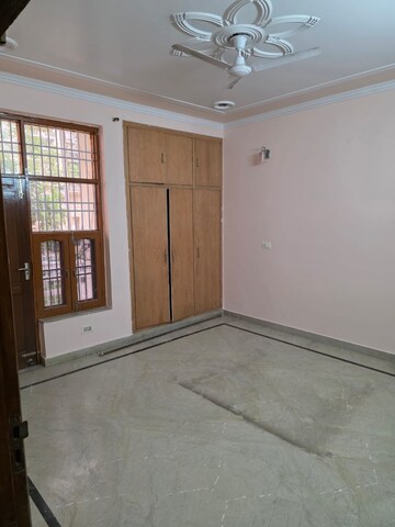 Room in 3 BHK Builder Floor at Unitech South City II, Sector 50 – for Rent