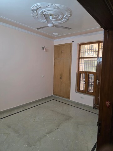 Room in 3 BHK Builder Floor at SS Mayfield Gardens, Sector 51 – for Rent