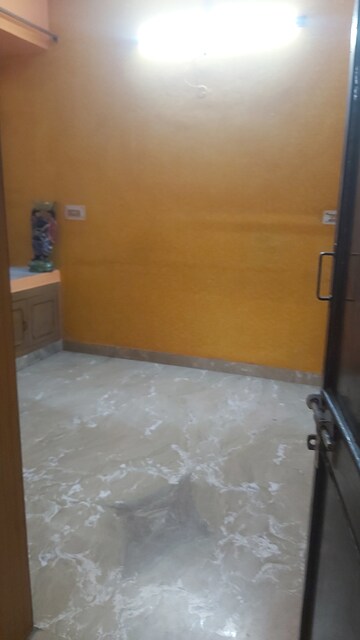 Furnished Amenities in 1.5 BHK Apartment at Uma Cooperative Society, Mayur Vihar 1 – for Rent