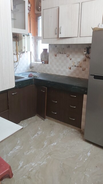 Furnished Amenities in 1.5 BHK Apartment at Uma Cooperative Society, Mayur Vihar 1 – for Rent