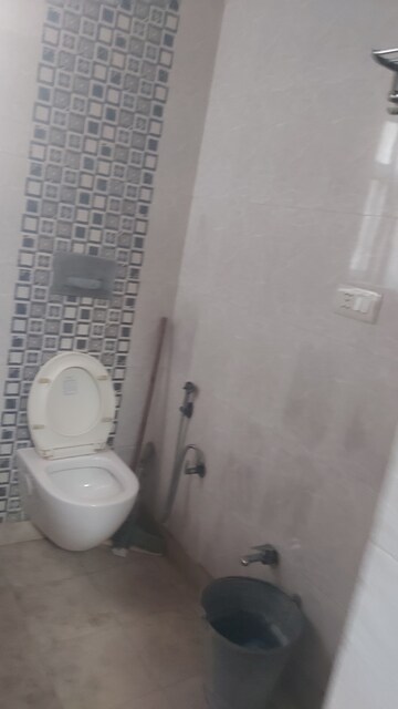 Bathroom in 1.5 BHK Apartment at Uma Cooperative Society, Mayur Vihar 1 – for Rent