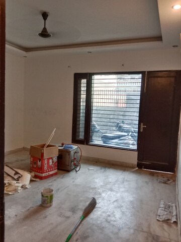 Living Room in 4 BHK Builder Floor at Sector 42 – for Rent